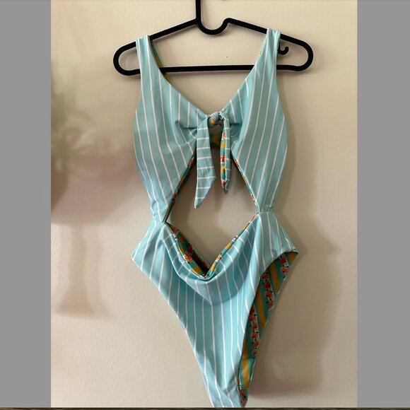 Zaful Reversible One-piece Swimsuit (high cut leg, retro prints) - Picture 2 of 9